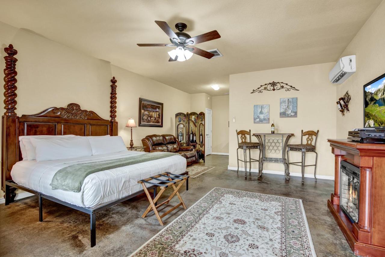 Romantic Oasis With Hot Tub Near Fred And Wineries! Fredericksburg Kültér fotó