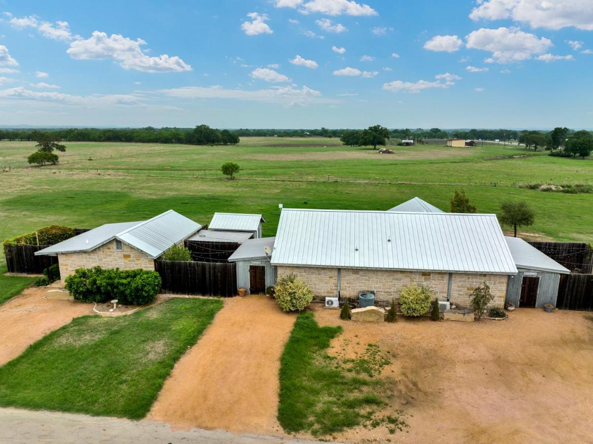 Romantic Oasis With Hot Tub Near Fred And Wineries! Fredericksburg Kültér fotó