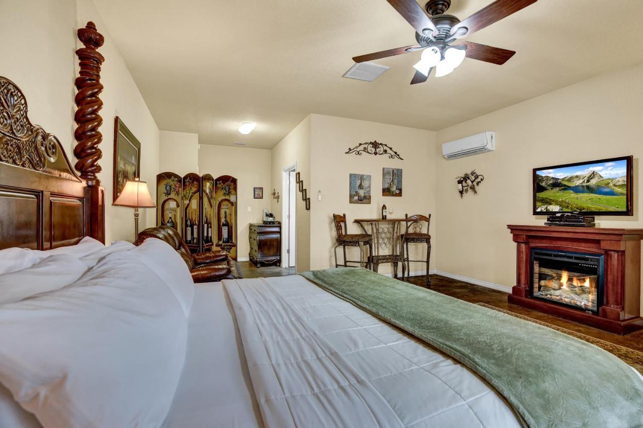 Romantic Oasis With Hot Tub Near Fred And Wineries! Fredericksburg Kültér fotó
