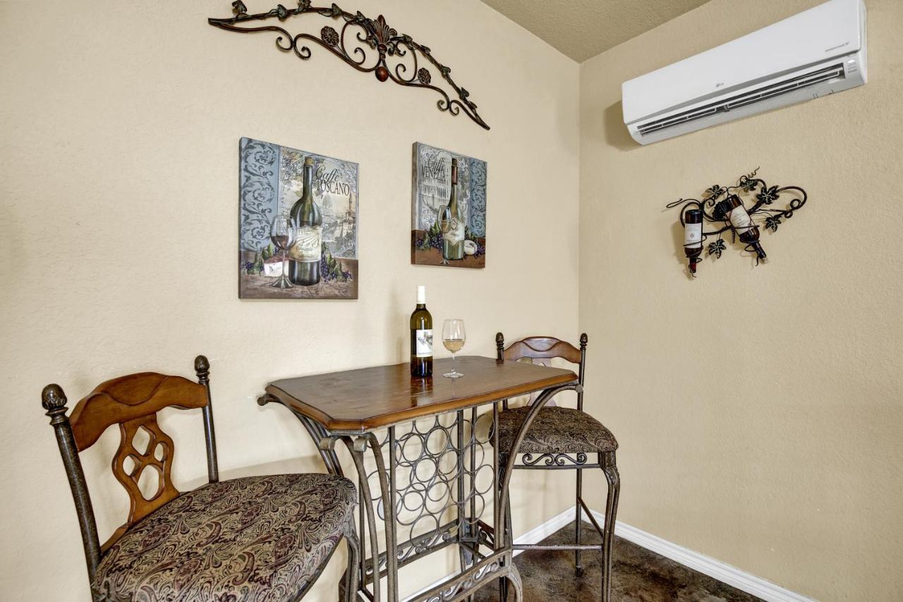 Romantic Oasis With Hot Tub Near Fred And Wineries! Fredericksburg Kültér fotó
